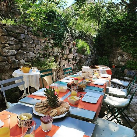 Les Roses Tremieres Bed and Breakfast Bargème Buitenkant foto