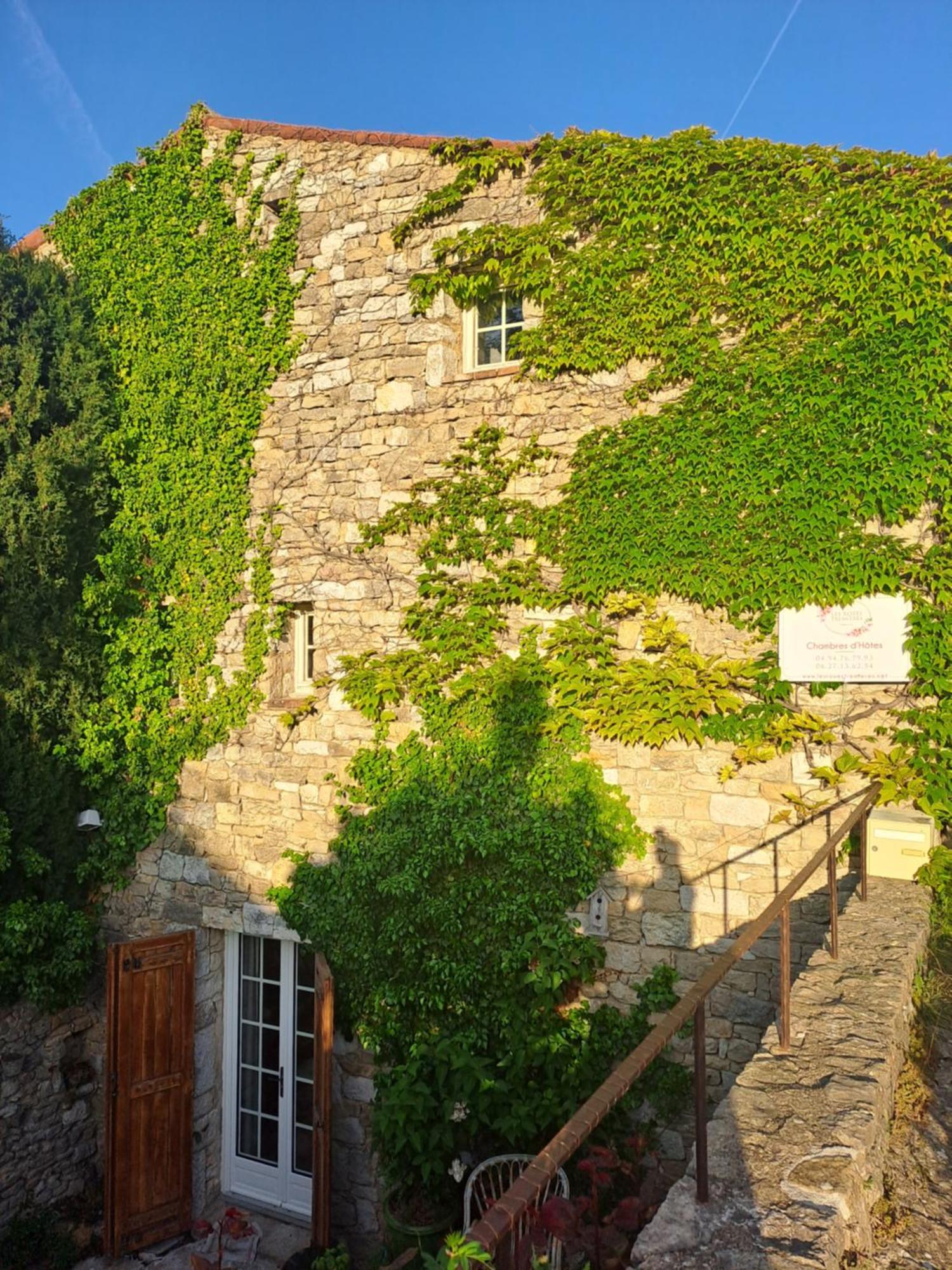 Les Roses Tremieres Bed and Breakfast Bargème Buitenkant foto